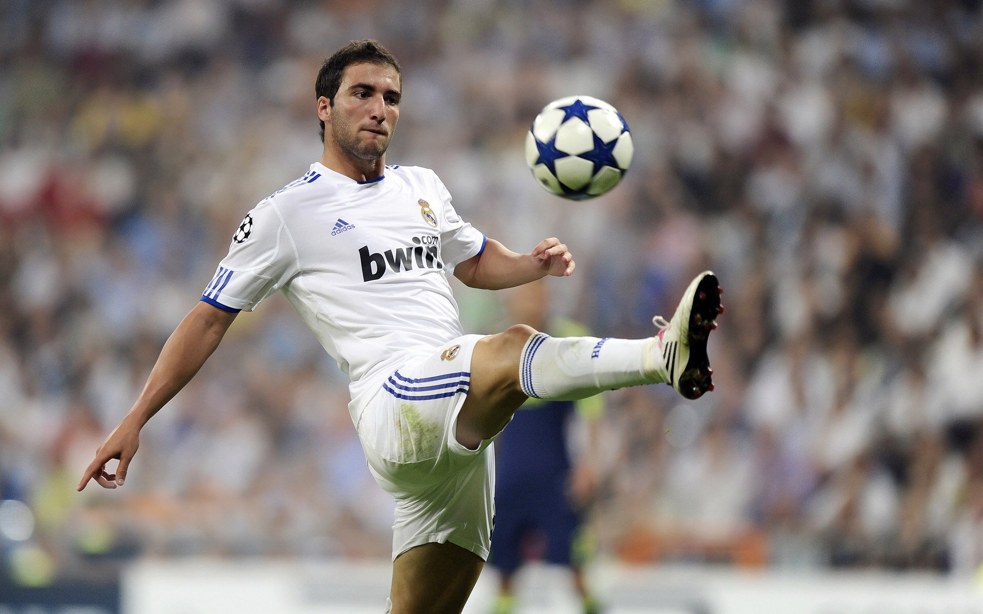 九游ios版-德甲借助科技打造智慧足球场，德甲专业足球场